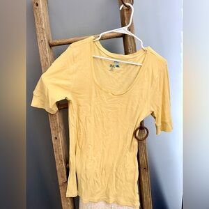 Old Navy Light Yellow Scoop Neck Short Sleeve Tee